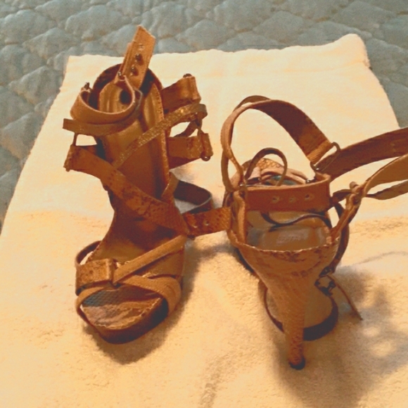 Shoe - Picture 4 of 6